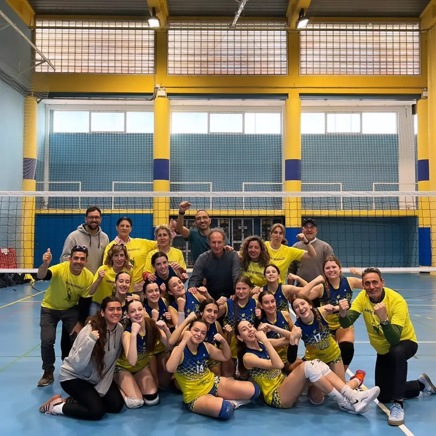 Les infantils, subcampiones de la ZGZ Volley Cup. Foto: CV Bunyola.